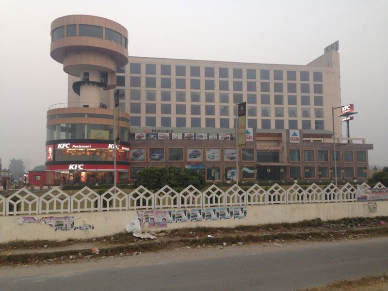 AMR_Kessel_Grand_Mall_banner